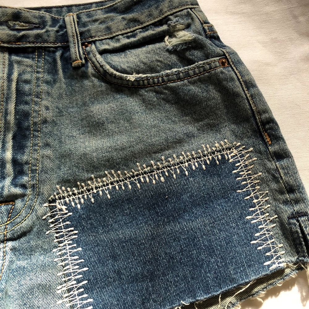 NWT GRLFRND Distressed Denim Shorts Festival 27 - Picture 4 of 8
